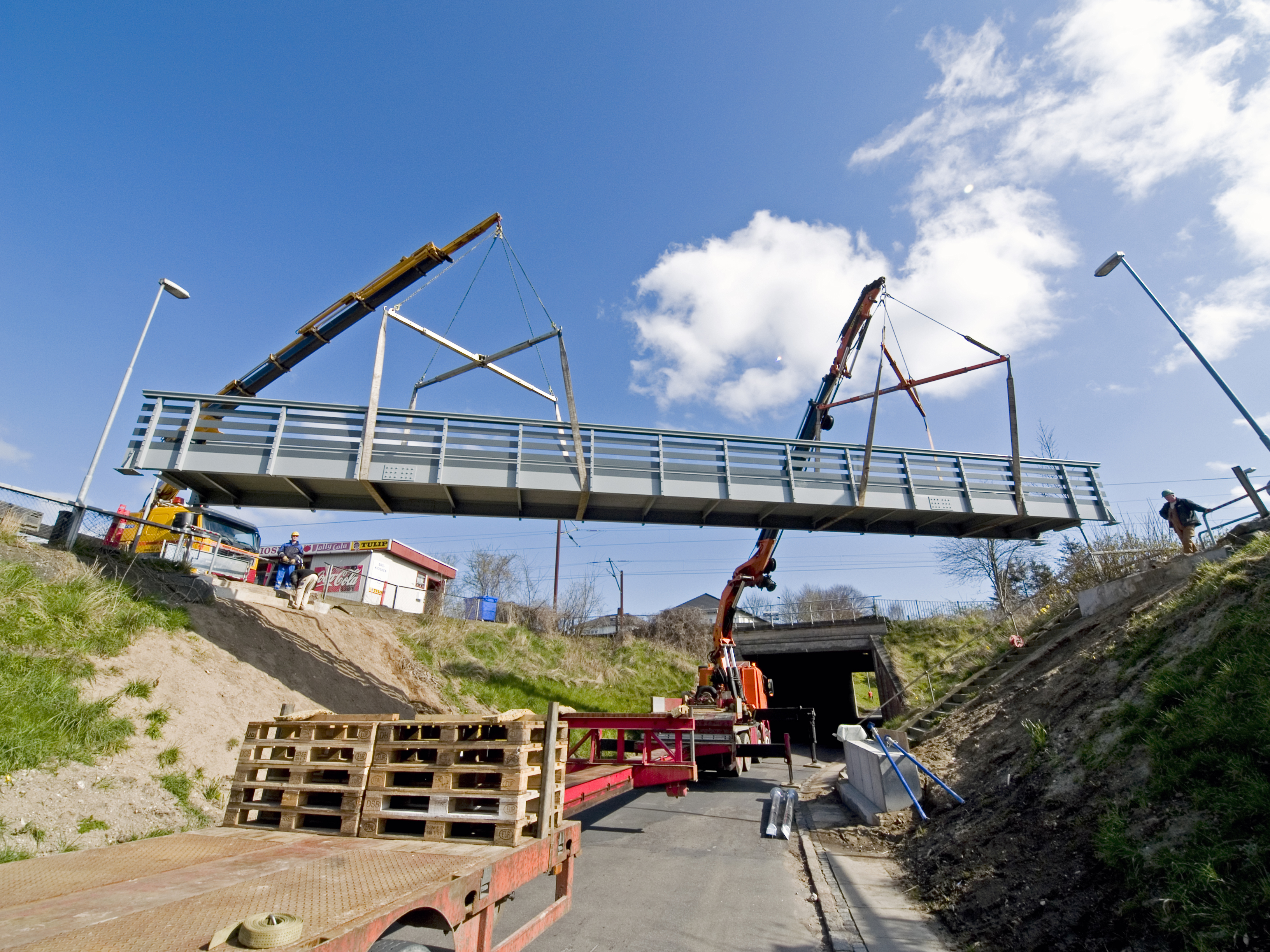 picture of bridge and crane