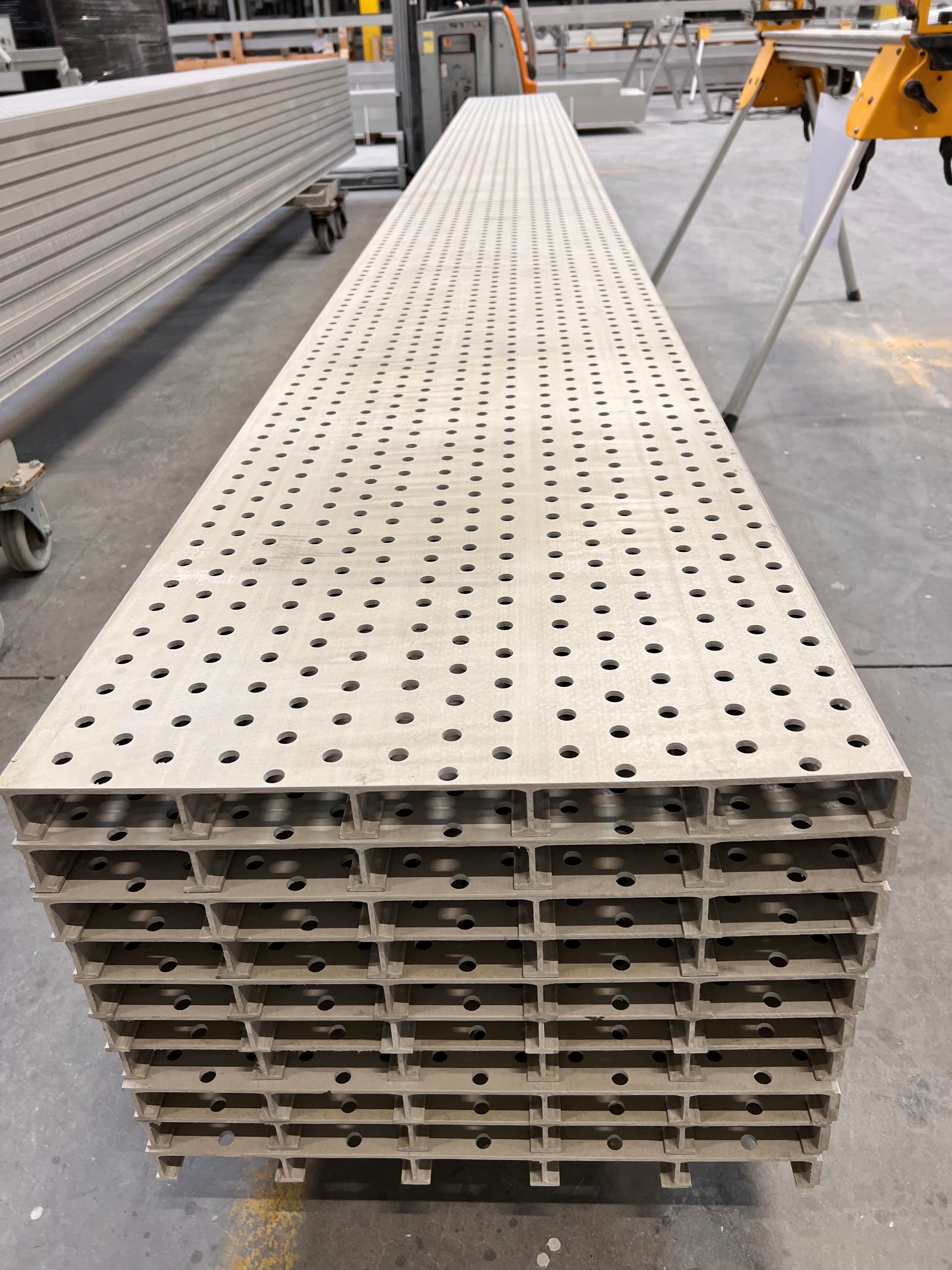 Perforated FRP MD-plank for air bubbles in fish farming