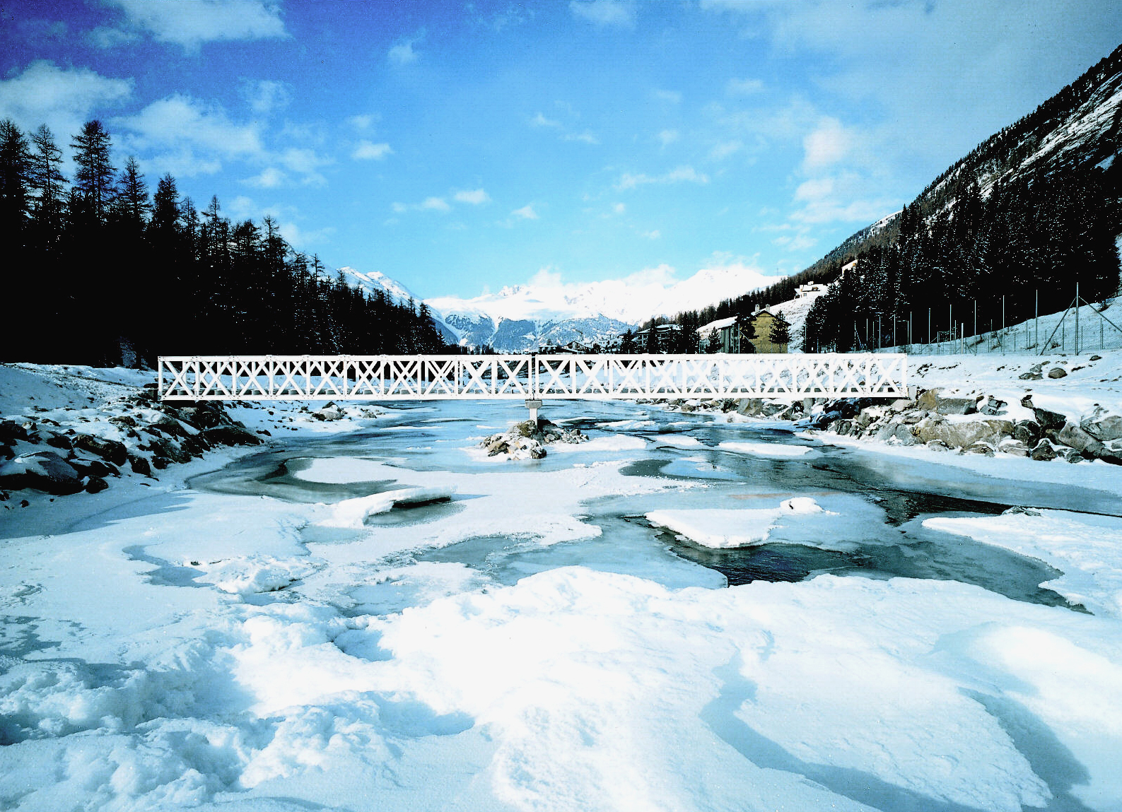 picture of fibreglass bridge in mountains